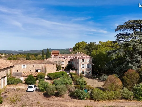 Maison 8 pièces 250 m²