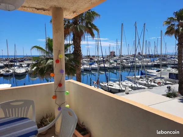 Appartement 2 personnes vue magnifique sur le port et la mer