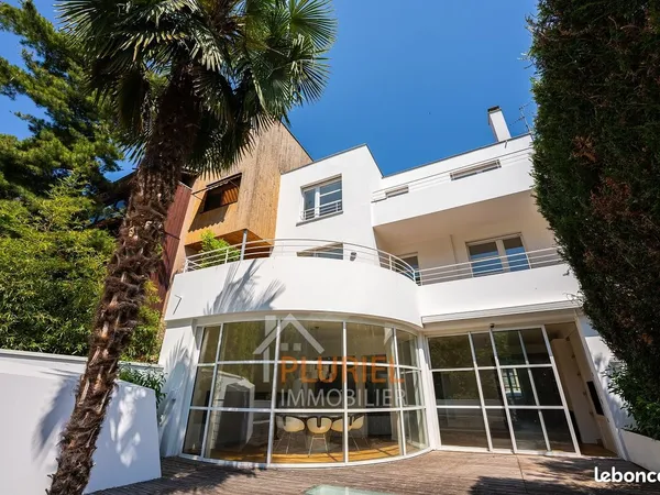 Maison 7 pièces 249 m²