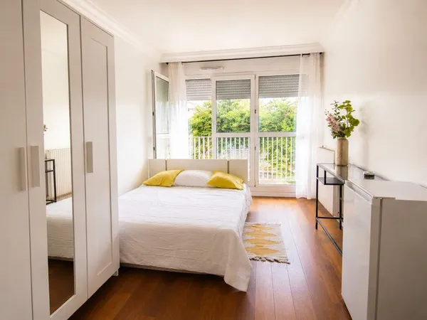 Colocation meublée – 3 chambres disponibles à Rosn