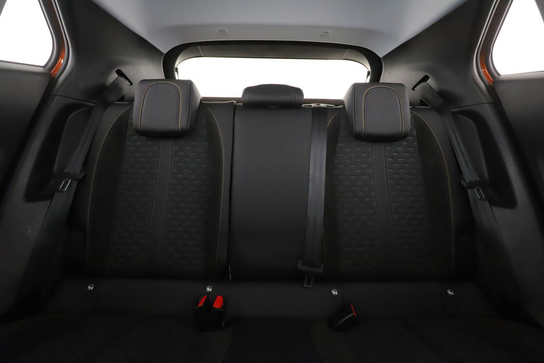 Peugeot 2008 1.2 PureTech Roadtrip EAT8 — photo 14