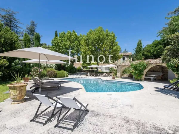 Maison 12 pièces 400 m²