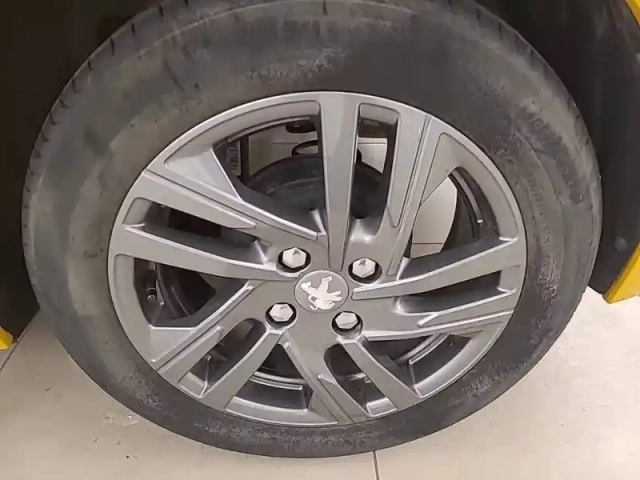 Peugeot 208 puretech 75 s&amp;s bvm5 — photo 13