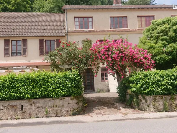 Le Chatô belle et grande batisse