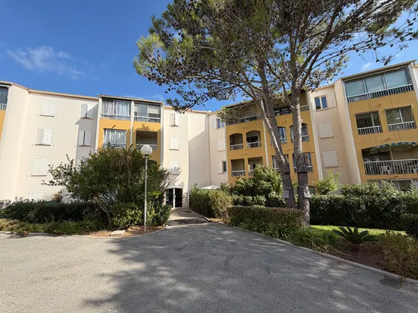 A LOUER EN EXCLUSIVITE - FREJUS LOCATION APPARTEMENT T2 MEUBLE