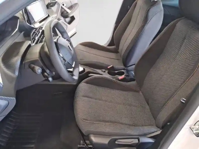 Peugeot 2008 hybrid 145 e-dcs6 — photo 11