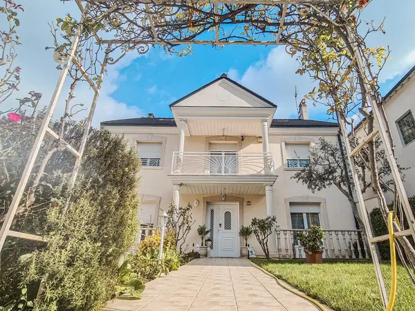 Maison à Gournay sur Marne, 7 pièces, 4 chambres sur 450m² de Terrain
