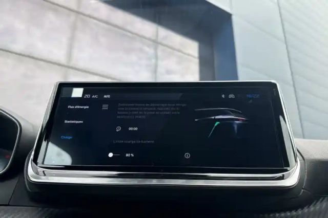 Peugeot 2008 electrique 54 kwh 156 ch — photo 22