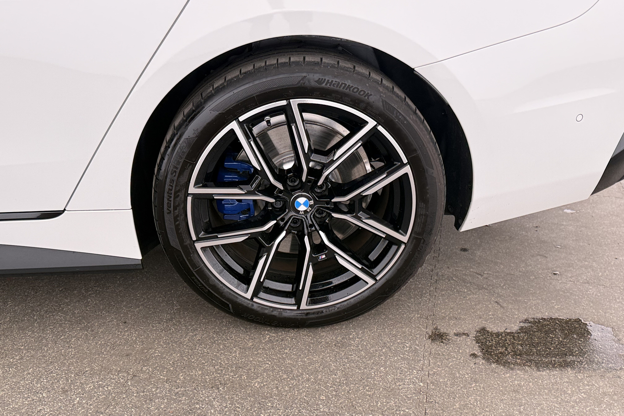 BMW I4 — photo 30