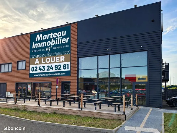 Local commercial 300 m²