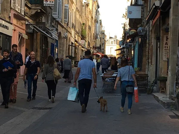 Fonds de commerce - Bordeaux hypercentre - Rue des Remparts - 30 m²
