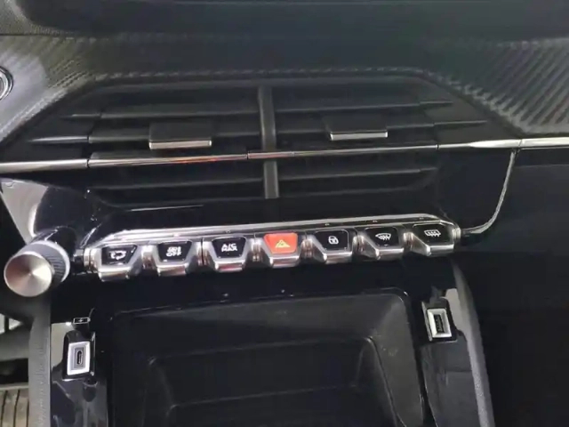 Peugeot 208 electrique 50 kwh 136ch — photo 52