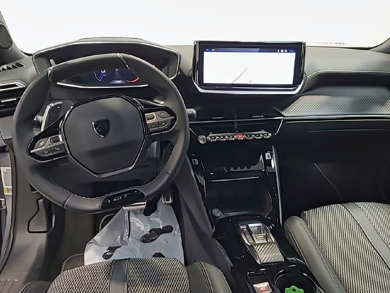 Peugeot 2008 hybrid 145 ch e-dcs6 gt — photo 12