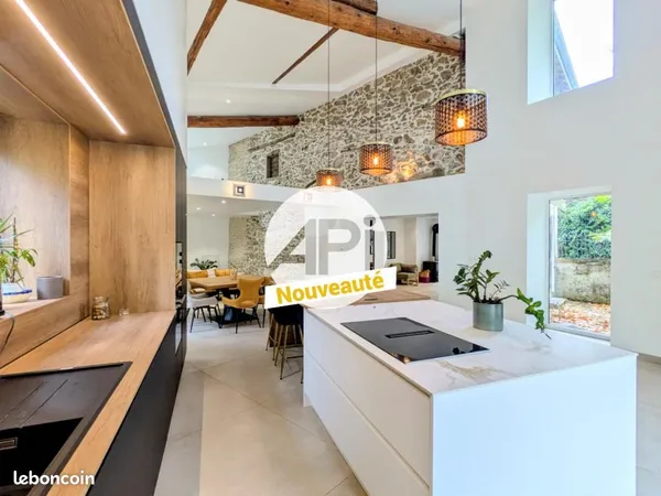 Propriété 6 pièces 266 m²