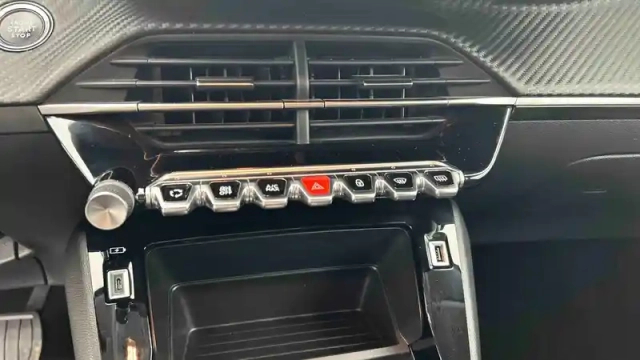 Peugeot 208 electrique 50 kwh 136ch — photo 106