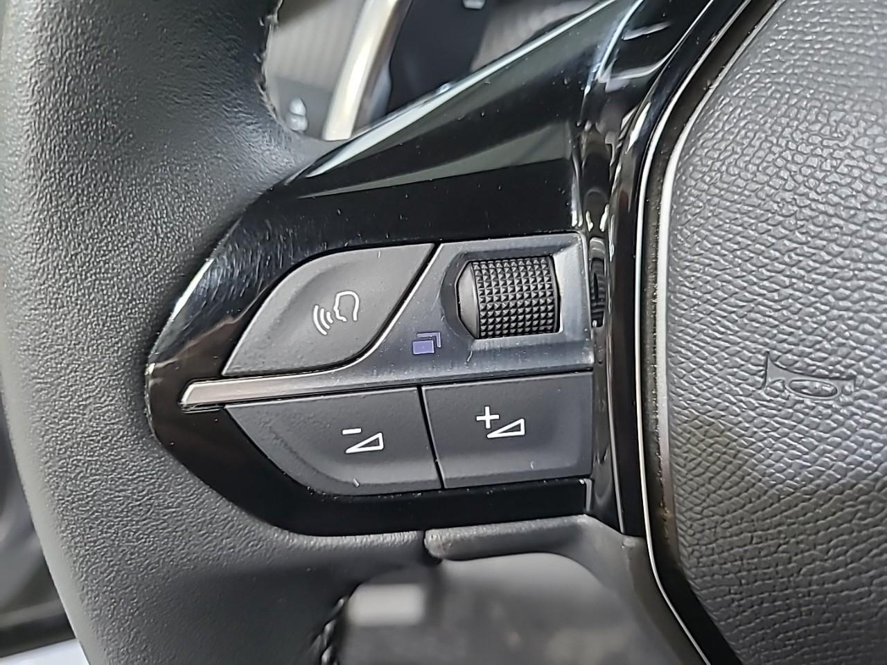 Peugeot 2008 puretech 130 s&s eat8 allure pack — photo 21