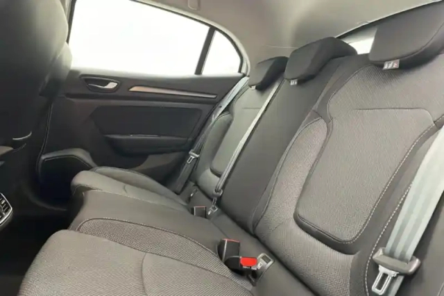 Renault Megane iv berline tce 140 edc — photo 22