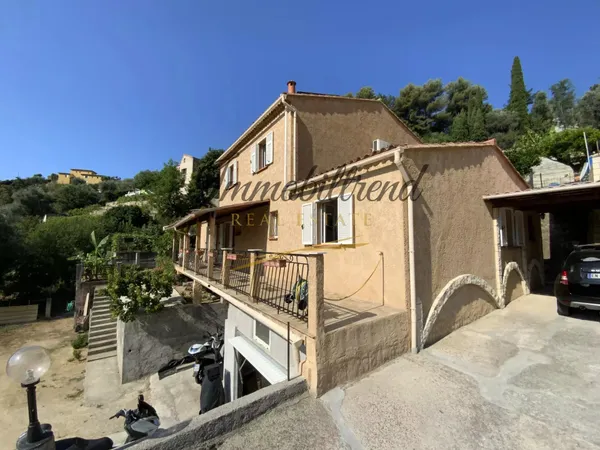 MENTON ROUTE DE CASTELLAR - VILLA 5 PIECES + STUDIO INDÉPENDANT