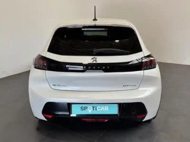 Peugeot 208 e- 136ch gt line — photo 5