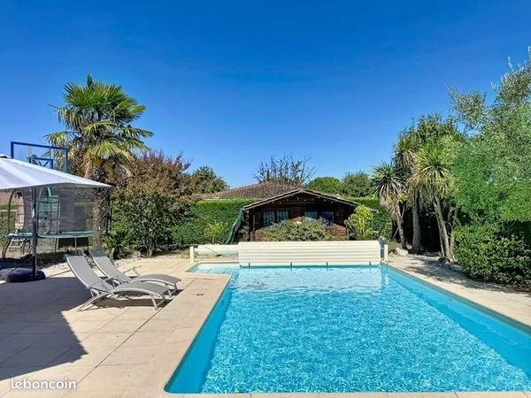 Maison de plain-pied 150 m² - 4 chambres - terrain 980 m² - piscine