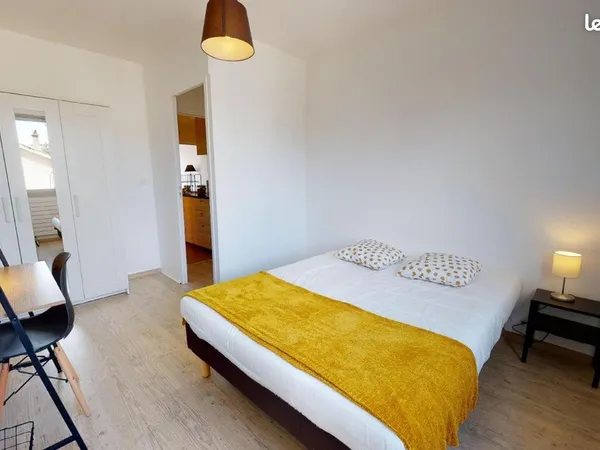 Chambre 5 pièces 80 m²