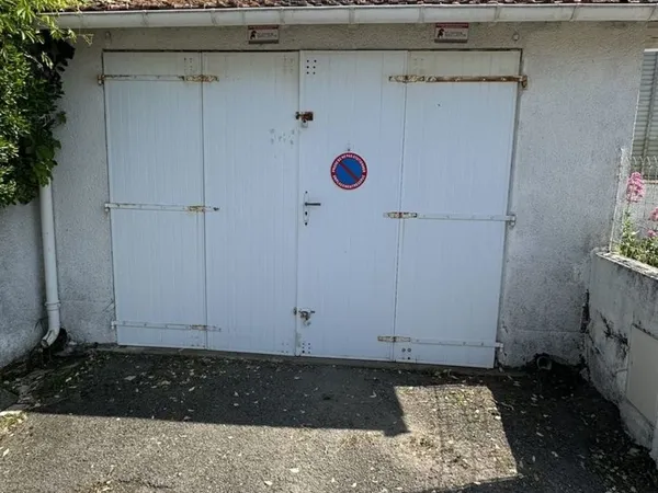 Royan proche marché garage fermé