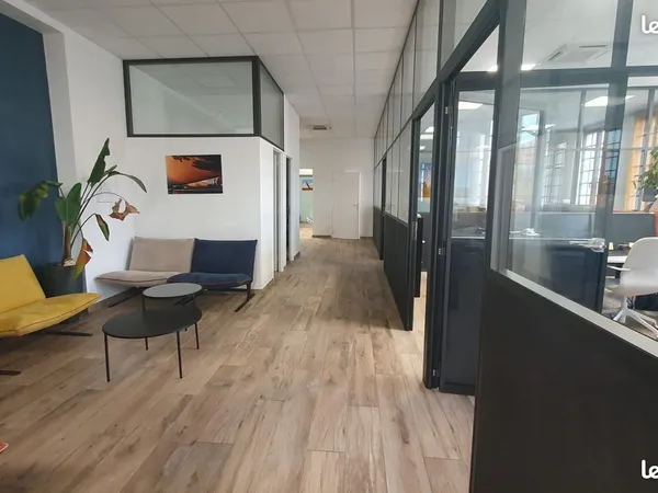 Plateau récent de bureaux à louer - Centre-ville, proche Gare et Polygone