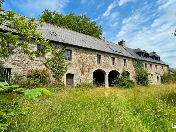 Maison 7 pièces 700 m²
