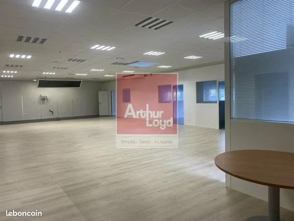 LOCAL COMMERCIAL 550 m² TROYES