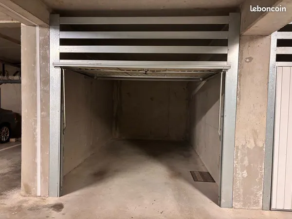 Box voiture ou stockage proche gare Dinan