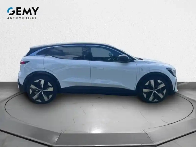 Renault Megane e-tech ev60 220 ch super charge — photo 4
