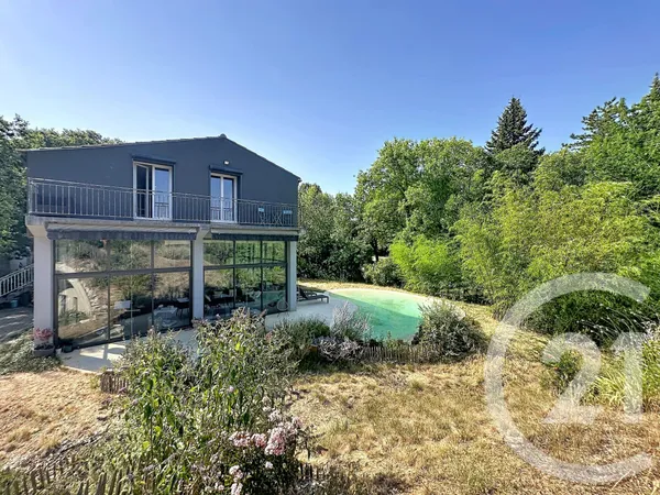 Maison 3 pièces 330 m²
