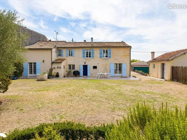 Maison 8 pièces 270 m²