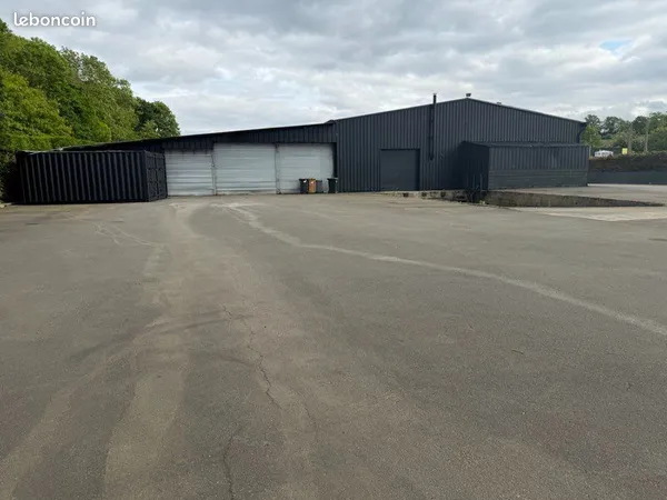 Site d'activité 1300m² + 3800m² terrain - idéal investisseur / PME - Yffiniac
