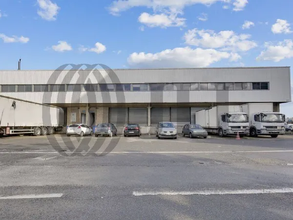 Entrepôt 3704 m²