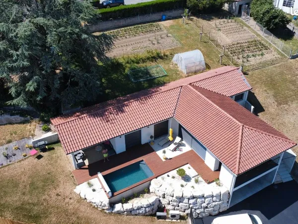 Maison contemporaine avec piscine