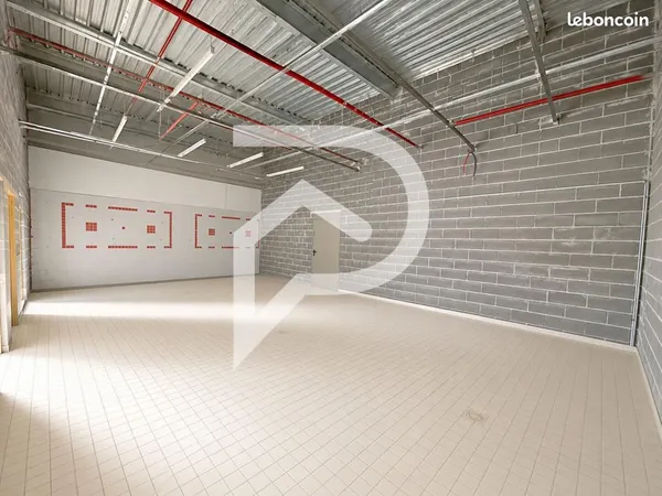 Local industriel 675 m²
