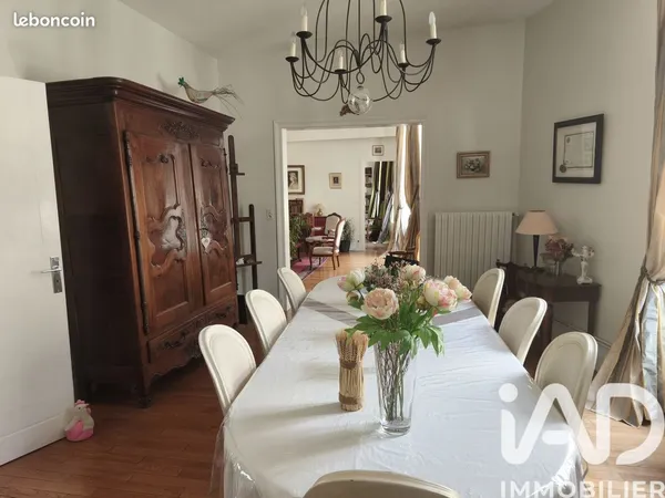 Maison 11 pièces 300 m²