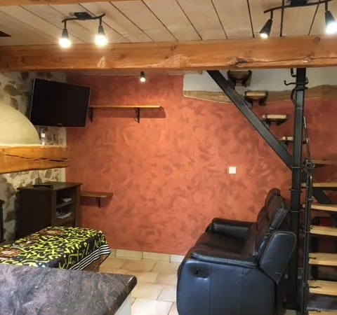 Belle rénovation d'une maison de village 1/2 personnes