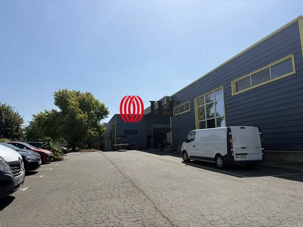 Local industriel 1400 m²