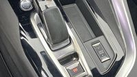 Peugeot 3008 HYBRID4 300ch GT e-EAT8 — photo 14