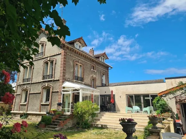 Maison 12 pièces 245 m²