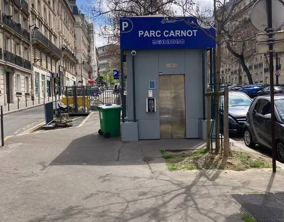 Garage/Parking