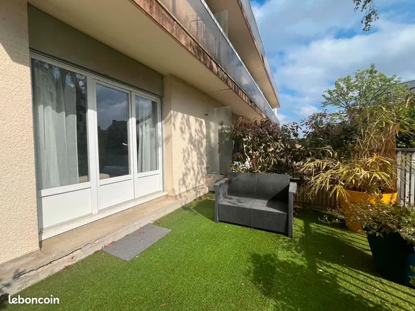 Studio 30m2 - Terrasse - Parking - Rue d'Antrain