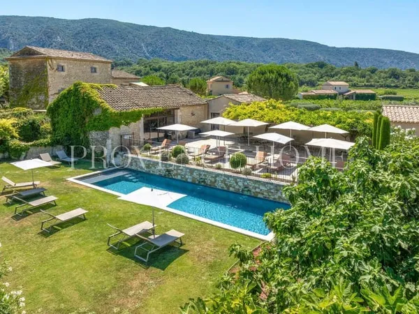 Maison 18 pièces 620 m²