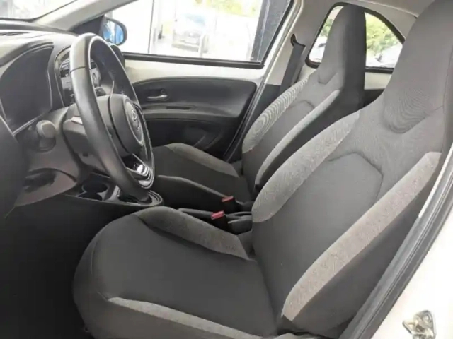 Toyota Aygo x 1.0 vvt-i 72ch dynamic s-cvt my23 — photo 3