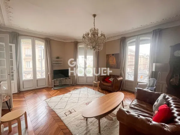 Paris Ve — Sorbonne : Bel haussmannien 5 pièces avec balcons et vue sur Cluny