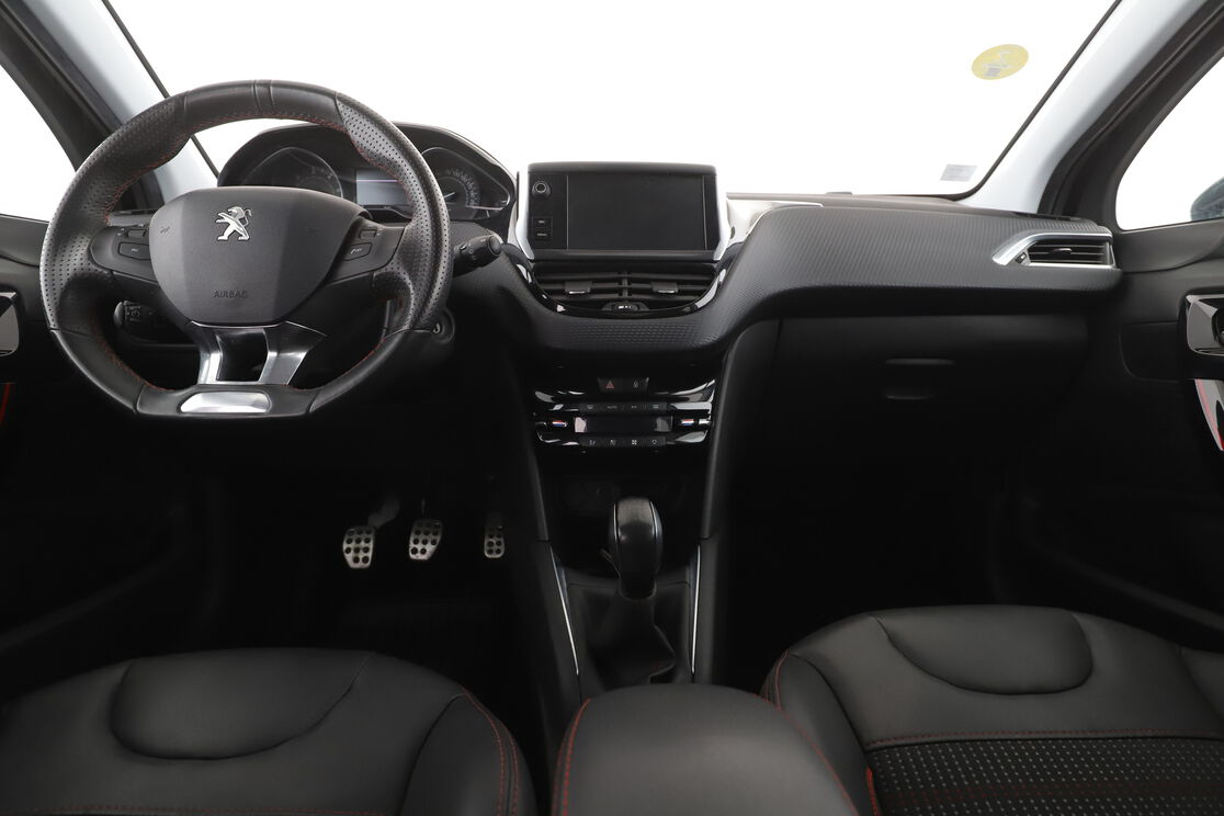 Peugeot 208 1.6 Blue-HDi GT Line — photo 11