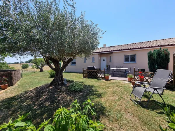 Maison de plain-pied 4 pièces - 98 m² - Léguillac-de-l'Auche