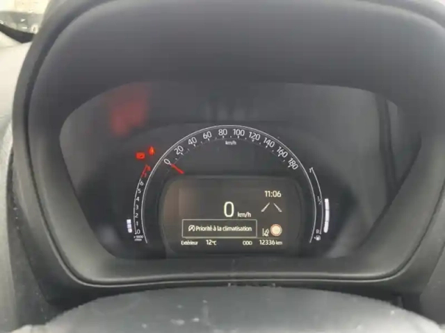 Toyota Aygo 1.0 vvt-i 72 dynamic — photo 19